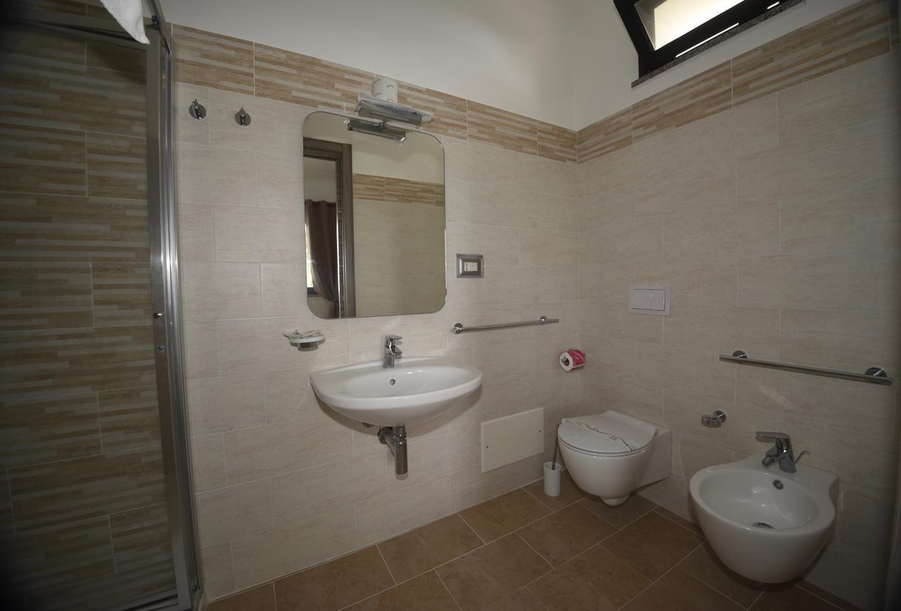 Villaggio Pineta Petto Bianco Capo Vaticano Oda fotoğraf